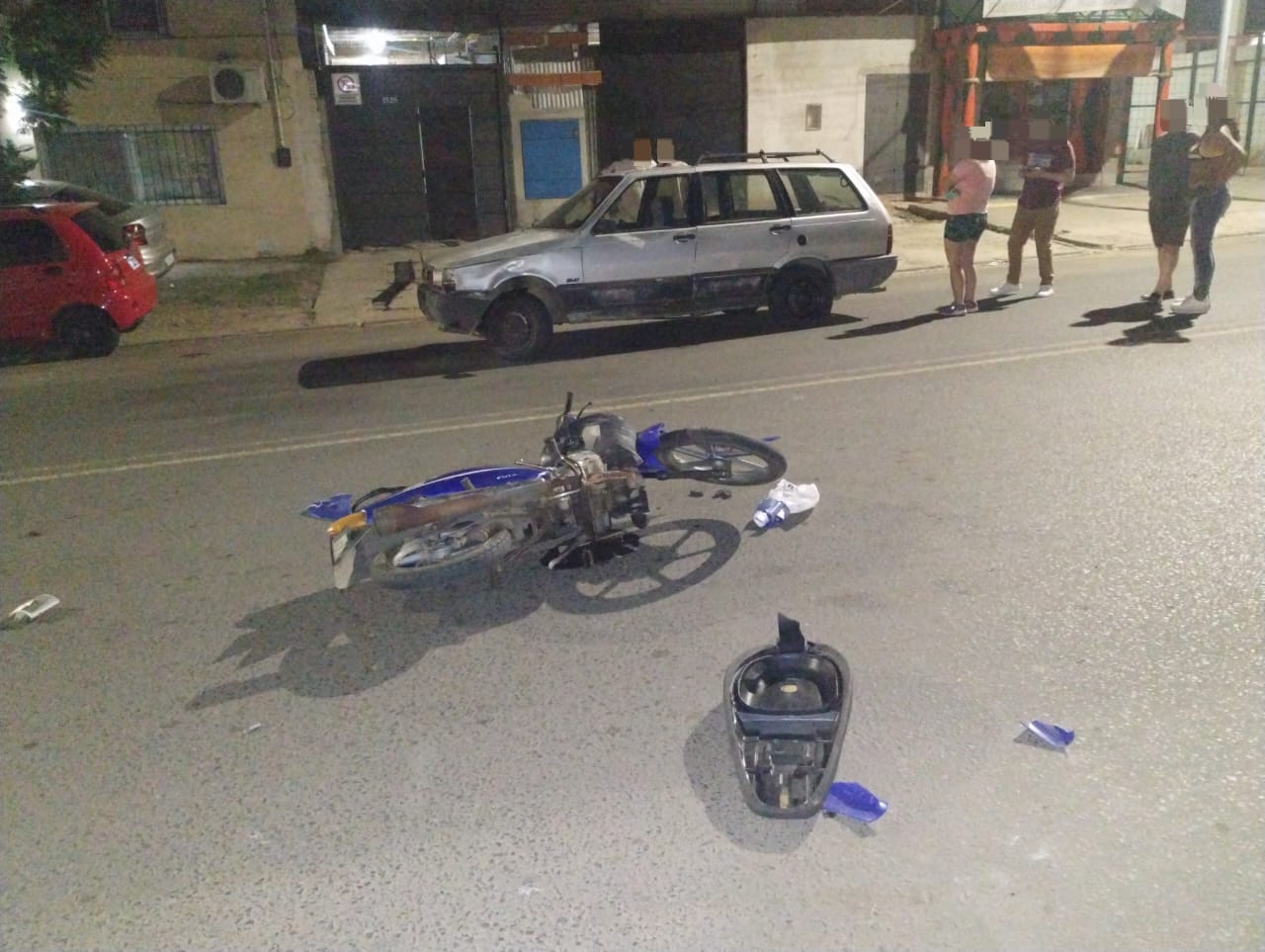 Dos mujeres lesionadas tras un choque entre un auto y una moto en Diamante y Dr. Florenza