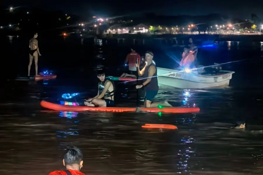 Se realizó la tercera travesía acuática “Bichito de Luz” en el río Paraná