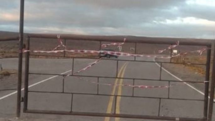 Chubut: La dueña de un campo cortó una ruta provincial con una tranquera de metal