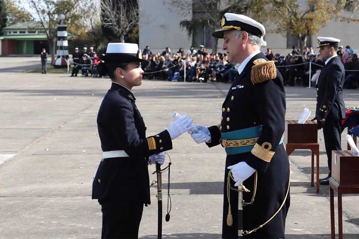 Es entrerriana la primera mujer Infante de Marina en egresar con el mejor promedio de su promoción y 18 premios