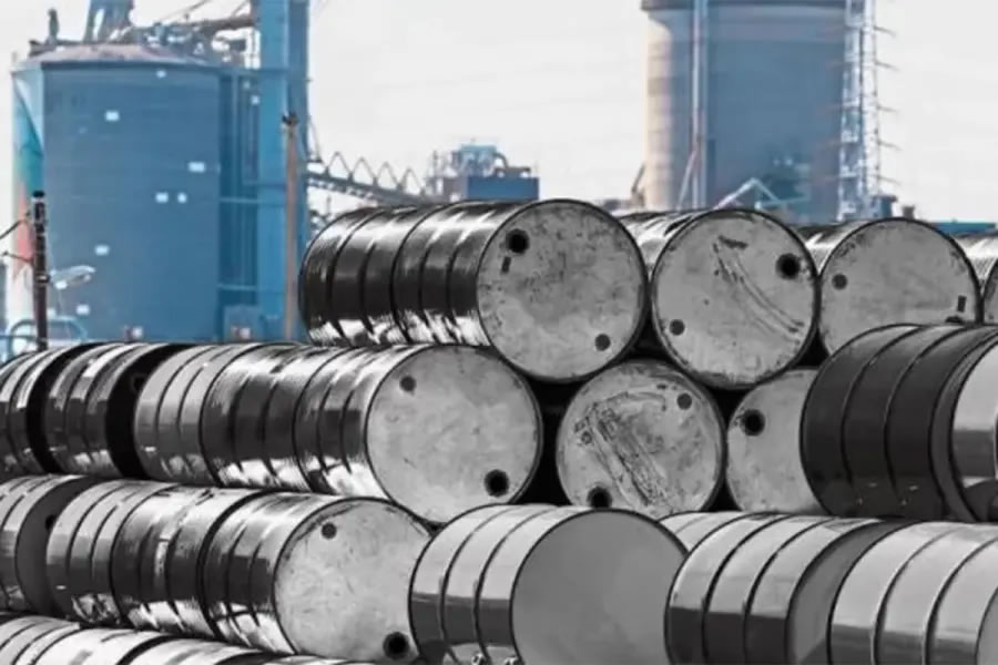 Afirman que la nafta no bajará, pese a la abrupta baja en el precio global del crudo