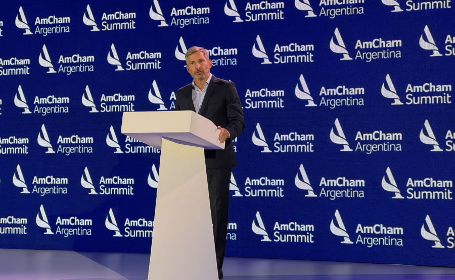 Frigerio propuso un nuevo pacto fiscal federal ante empresarios en AmCham y recibió una ovación