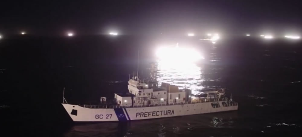 Prefectura sorprende a un buque de bandera portuguesa pescando ilegalmente en el Mar Argentino