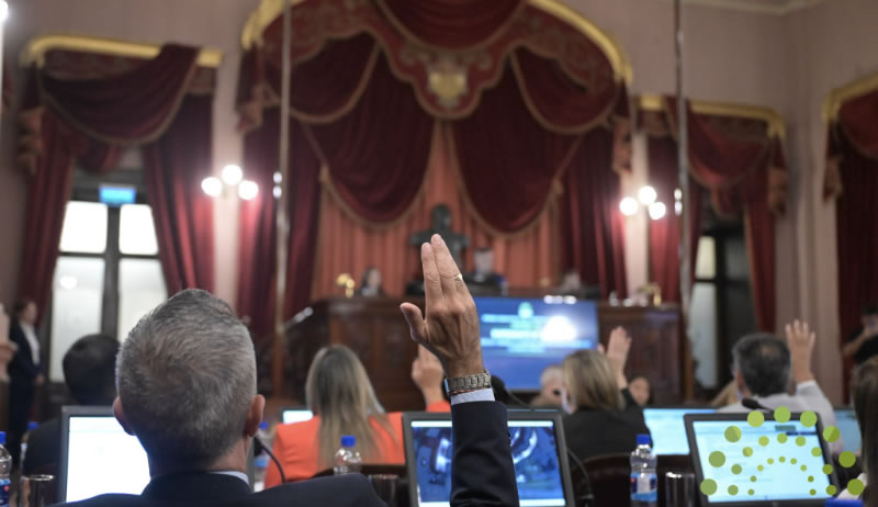 Media sanción a la creación de la Comisión Permanente de Seguimiento de la Deuda Pública