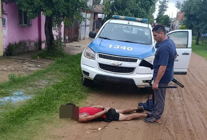 Detuvieron a un hombre con droga y un arma en Benito Legerén