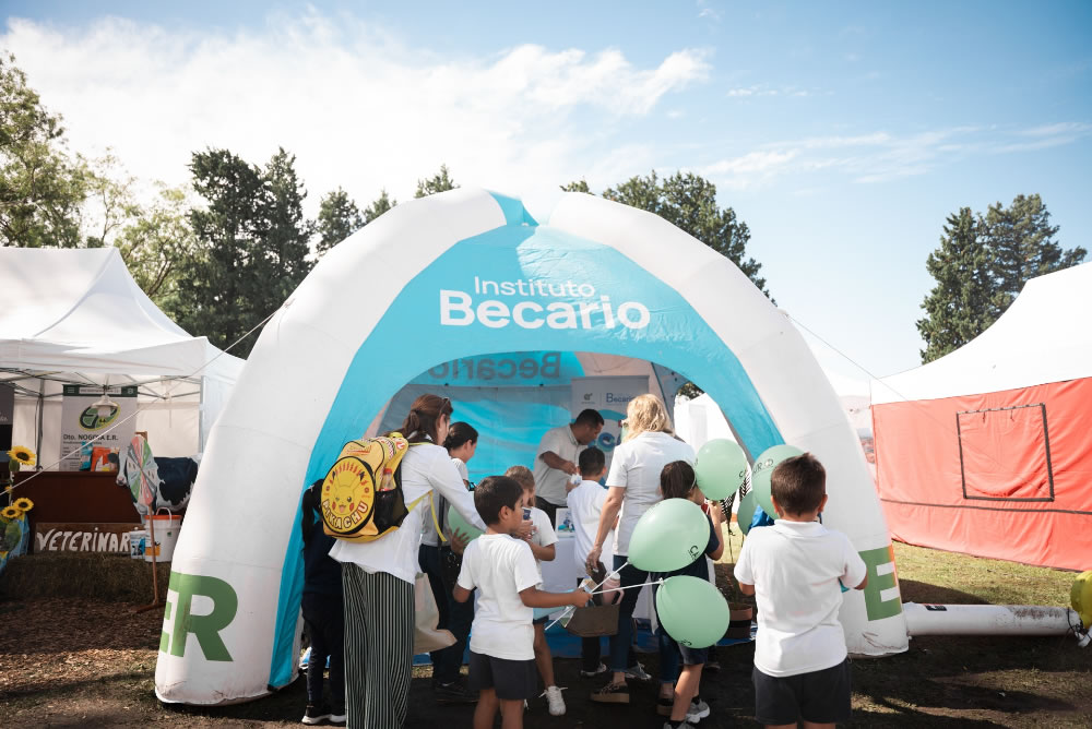 El Becario continúa con sus abordajes territoriales