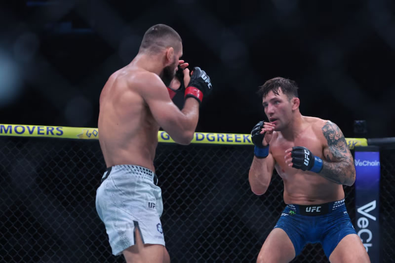 Los argentinos Francisco Prado y Esteban Ribovics perdieron sus combates en una jornada clave para sus futuros en la UFC