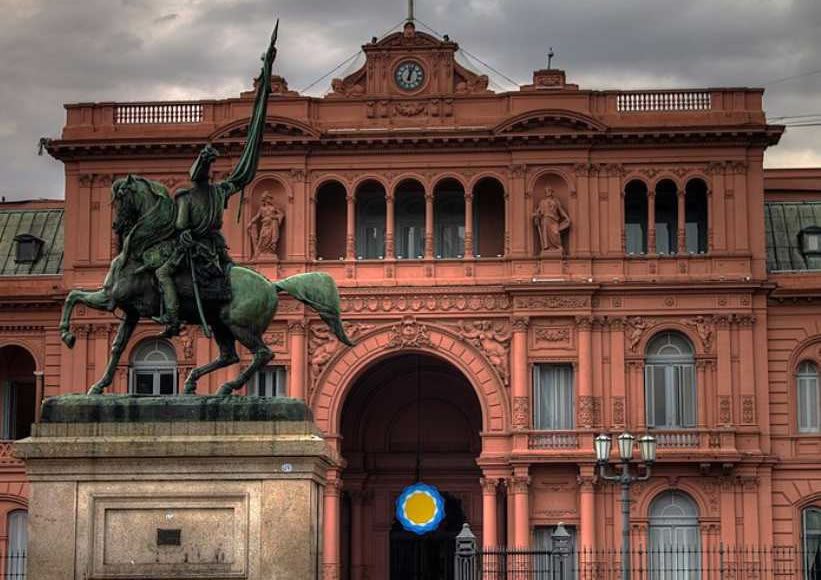 El Gobierno nacional le suspendió la acreditación a seis medios tras la filtración del financiamiento ruso