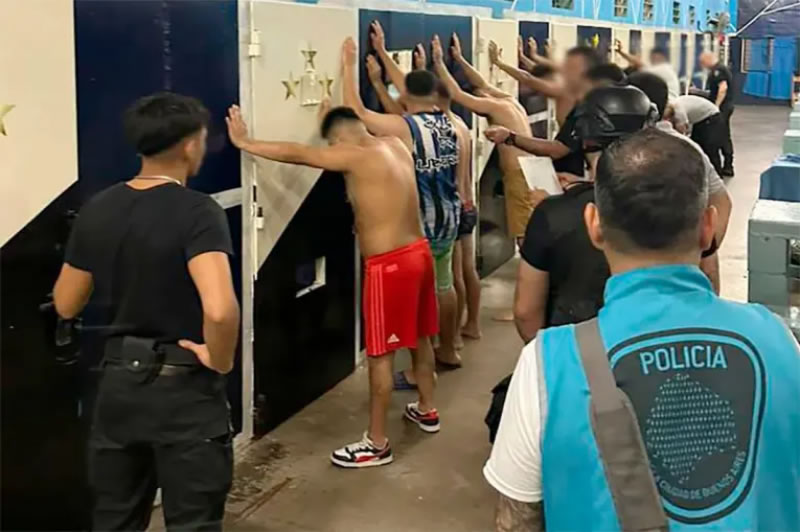 Extorsiones sexuales desde la cárcel: Presos engañaban a jóvenes para hacer producciones hot