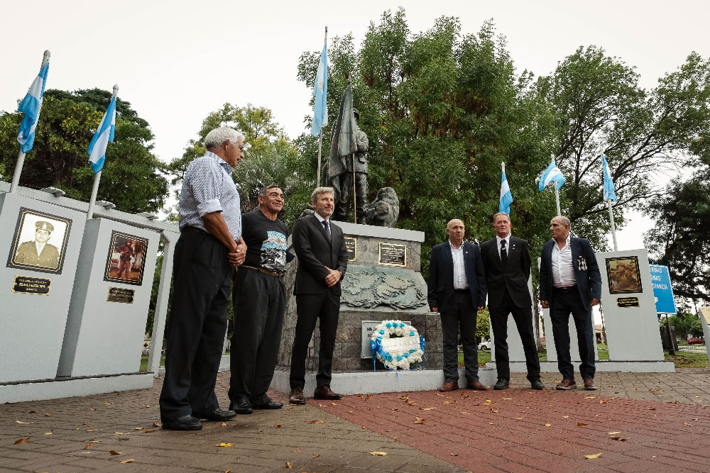 En General Galarza, Frigerio encabezó el acto por el Día del Veterano y de los Caídos en la Guerra de Malvinas