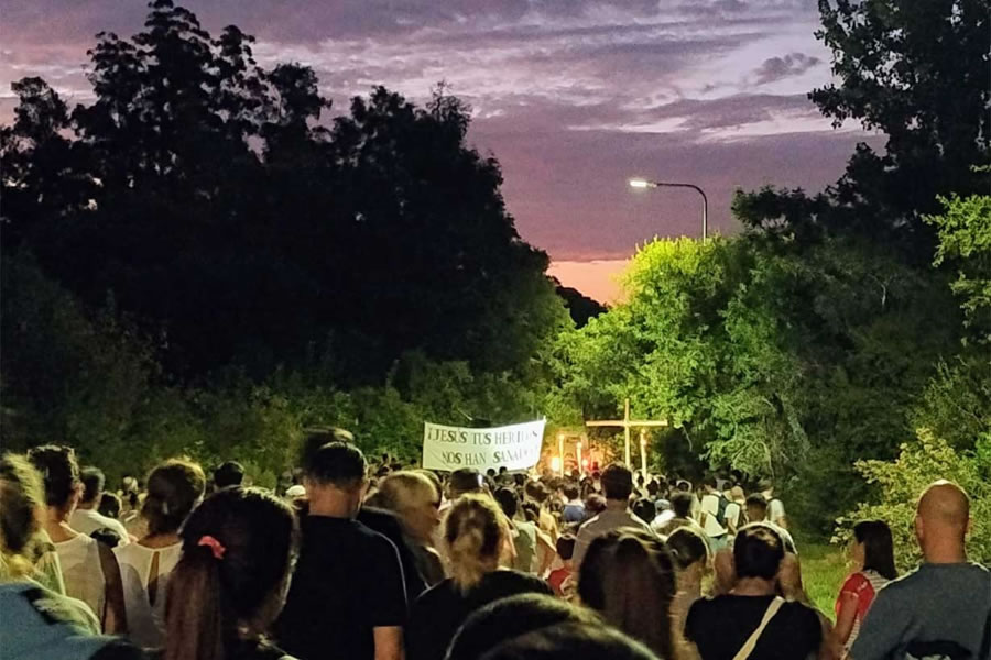 El Viacrucis en San Carlos reunió a una multitud