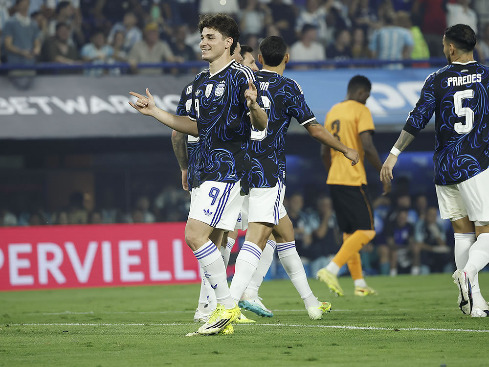 Argentina se despidió a puro gol ante Zambia en La Bombonera