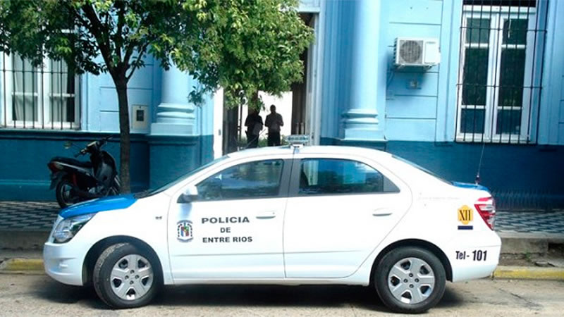 Denunciaron a un alumno por apuntar a otro con un arma de plástico