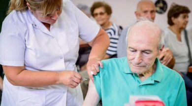95326-los-adultos-mayores-deben-vacunarse-contra-la-gripe-y-otras-enfermedades