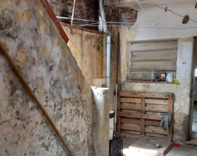 Se afianza el método de comprar casas en mal estado y recuperarlas en Rosario