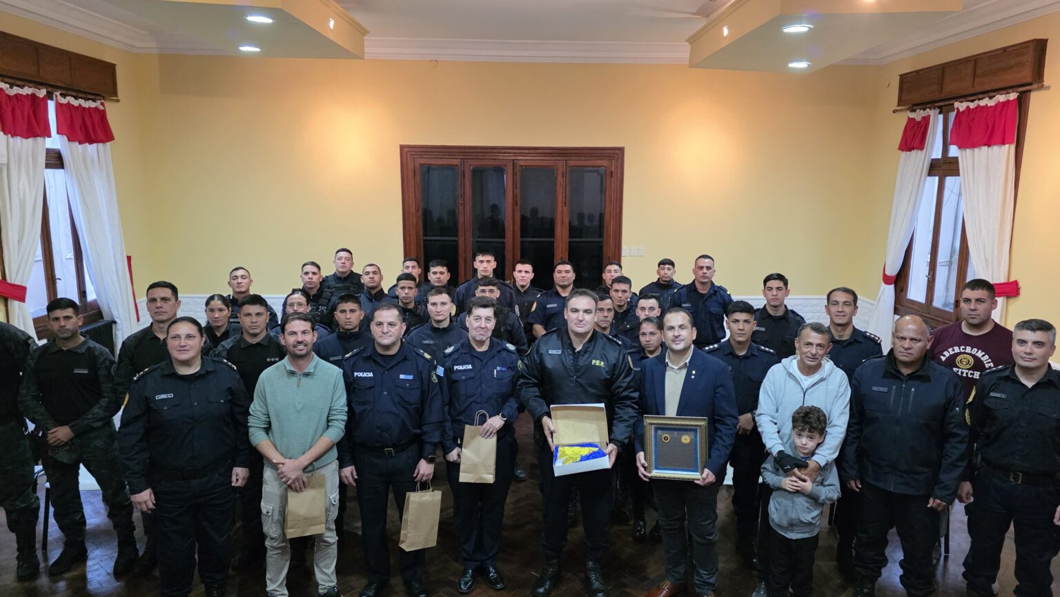 Autoridades de Salto felicitaron a la Policía de Concordia por la captura de un prófugo con alerta roja