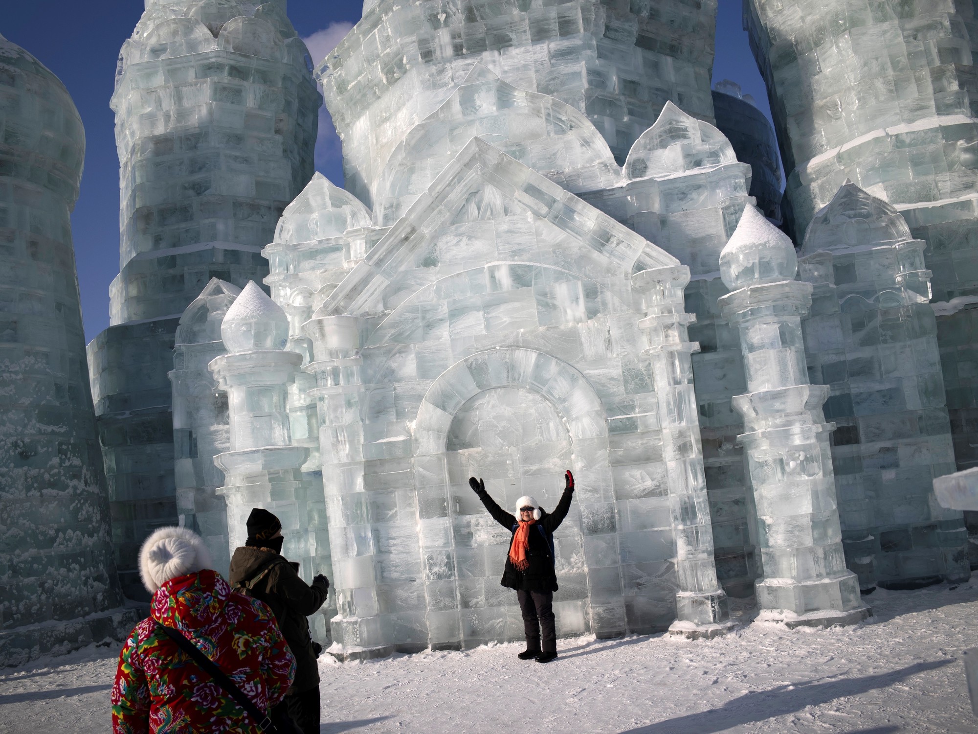 La ciudad de cristal: cómo es el parque de hielo más grande del mundo que solo existe durante dos meses