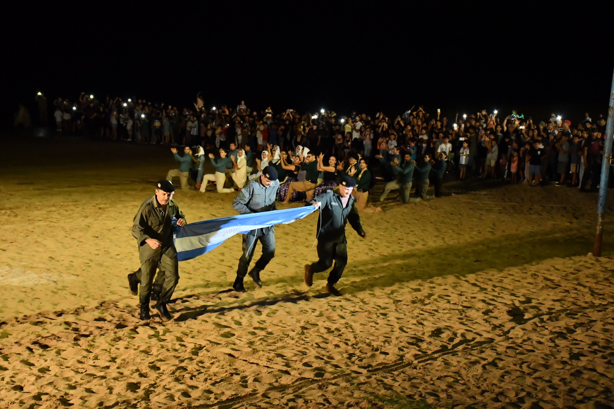 Multitudinario homenaje a los héroes de Malvinas en la Costanera: Más de 6.000 personas recordaron la Gesta en Playa Los Sauces