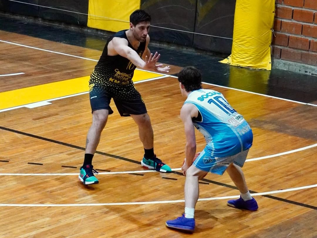 Asociativo de Básquet: Estudiantes y Capuchinos ganaron en la previa del duelo por la punta del grupo dos