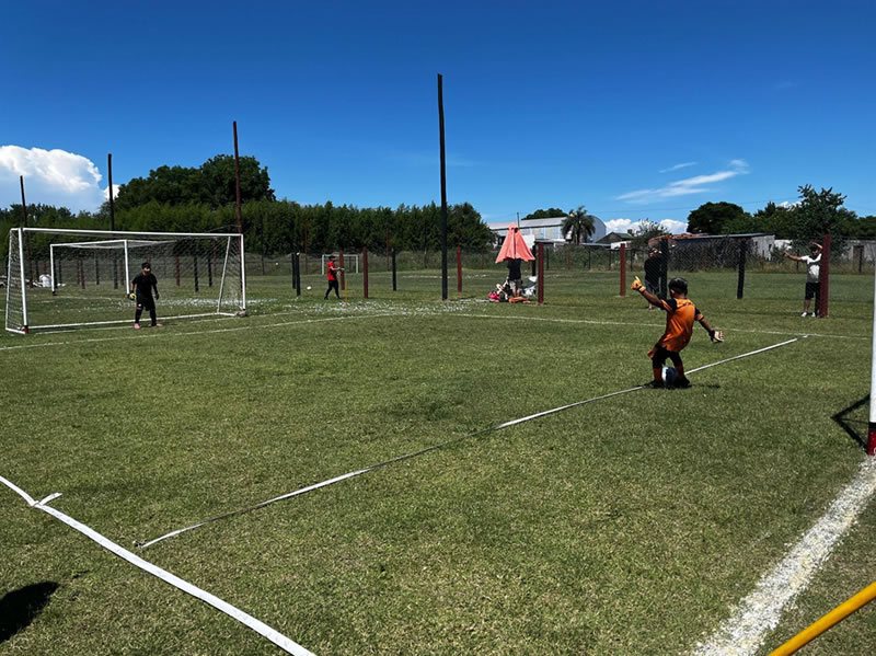 El “Campito Santo” será sede de una nueva clínica de arqueros en el barrio Almirante Brown