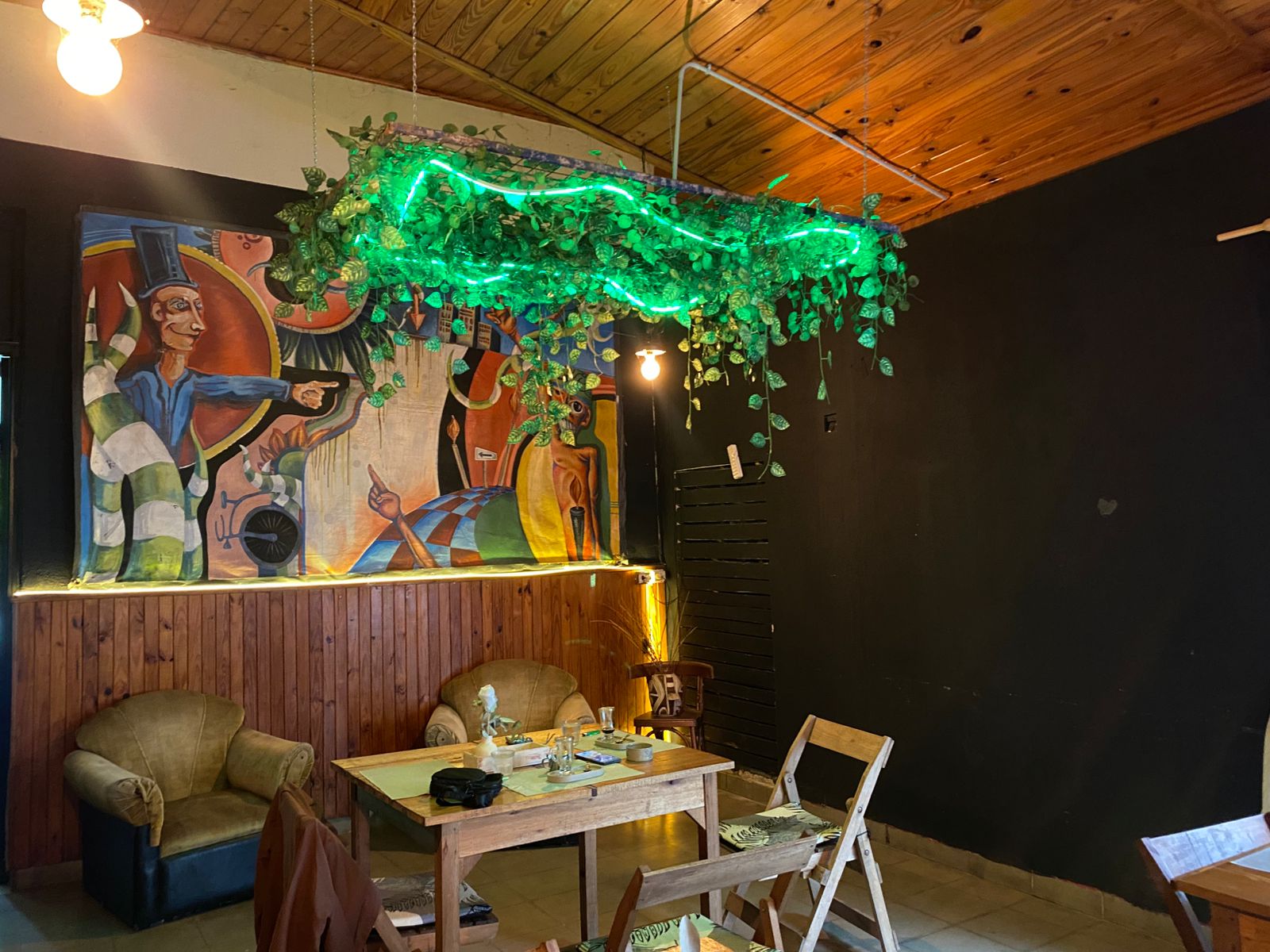 Este 25 de Mayo, el centro cultural Arandú propone una merienda patria con humor y “chusmerío” colonial