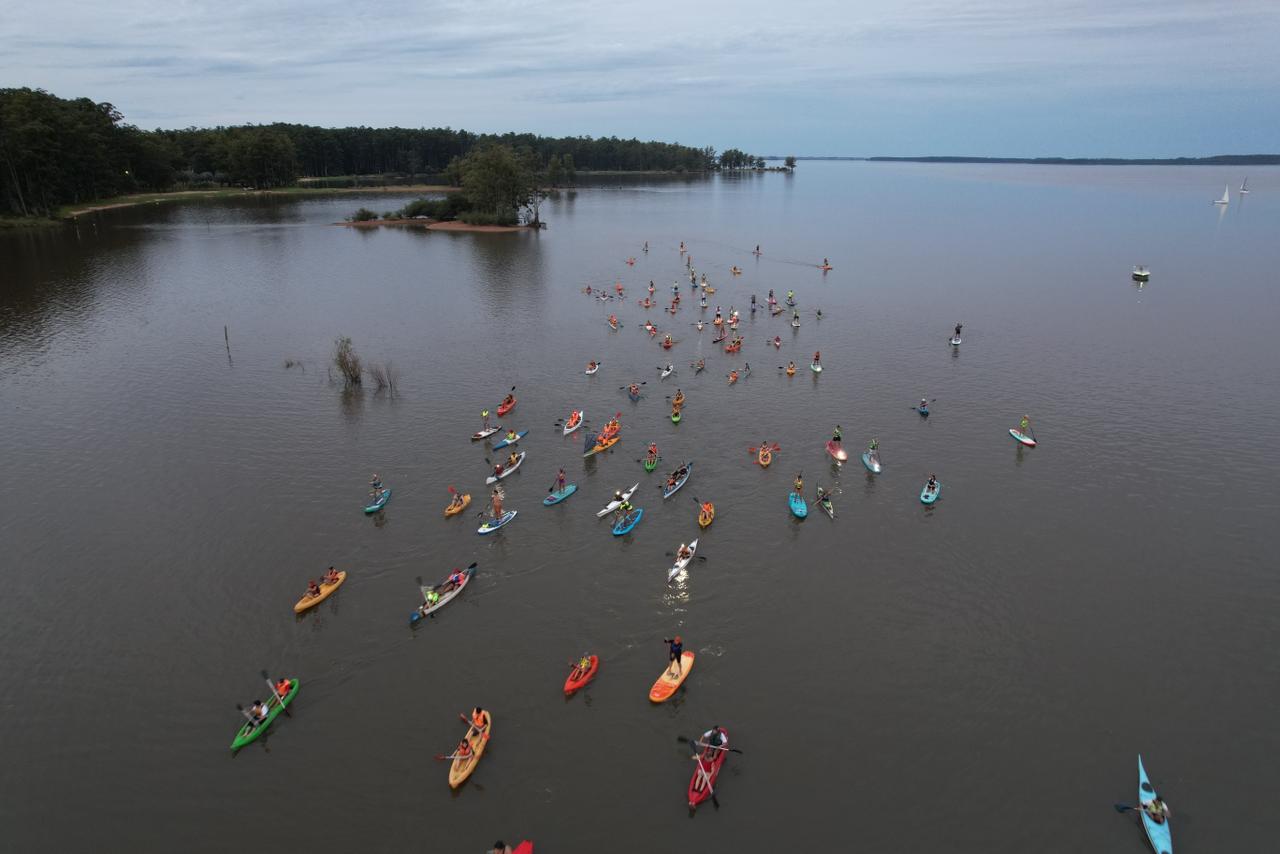 Gran convocatoria en el Lago: el Sunset Náutico se vivió como una verdadera fiesta en el Complejo Camping Las Palmeras