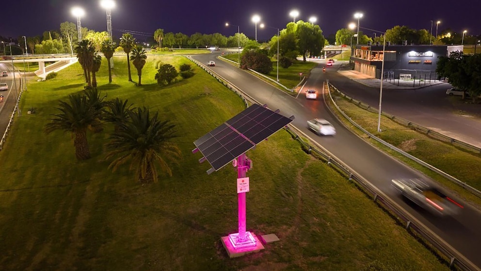 Cómo es y dónde queda la primera ruta iluminada 100% con energía solar en la Argentina