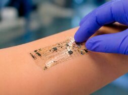 crearon-tatuajes-electronicos-para-implantar-circuitos-y-chips-nfc-en-la-piel-5Q6NYOEG4VCU3CSRGO7APSDLJI