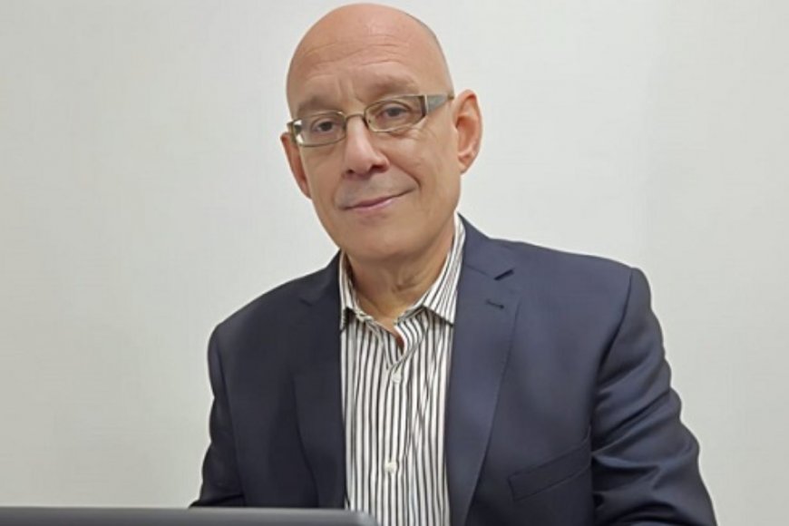Es contador y abogado y la Justicia lo habilitó a ejercer ambas profesiones, tras declarar inconstitucional la ley que lo prohíbe