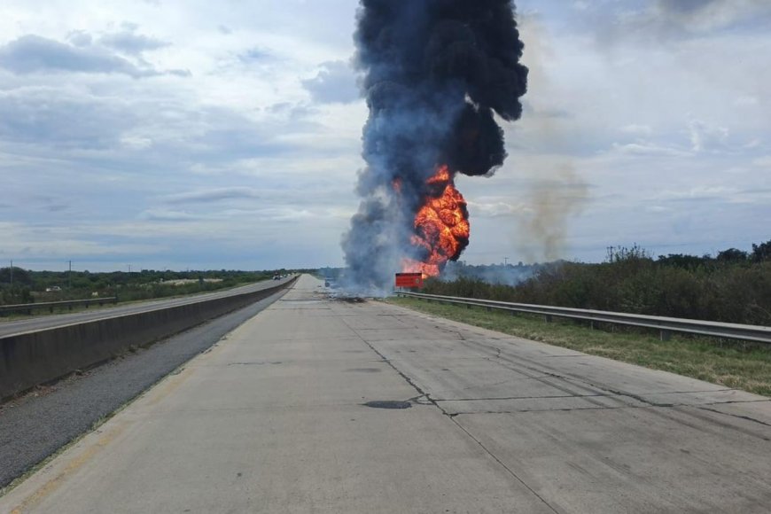 Ruta 14: Violento choque entre camiones genera corte total y operativo de emergencia