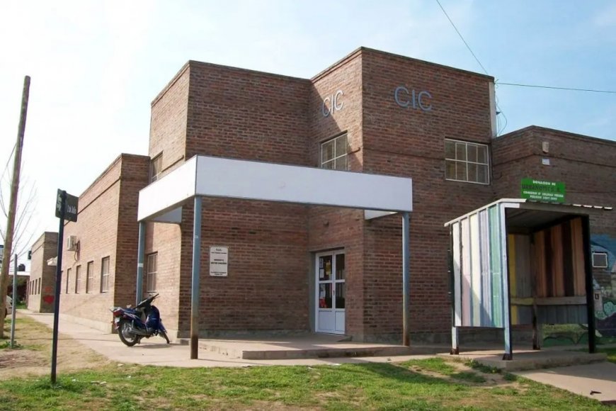 Violento ataque en escuela de jóvenes y adultos: alumno golpeó a nueve compañeros con una cadena de moto