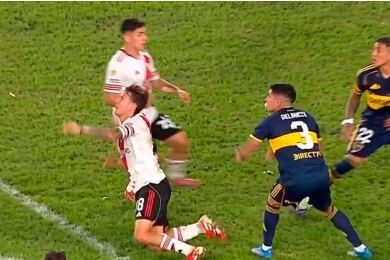 El encargado del VAR del Superclásico rompió el silencio y sostuvo que no hubo penal para River