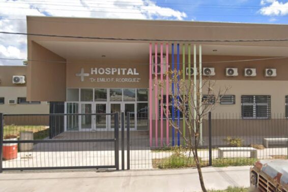 una-mujer-se-hizo-pasar-por-medica-y-trabajo-en-hospitales-de-chaco-durante-meses-foto-google-street-view-35ZMRU2YPBDZDJ4Q2U6U4N672Q
