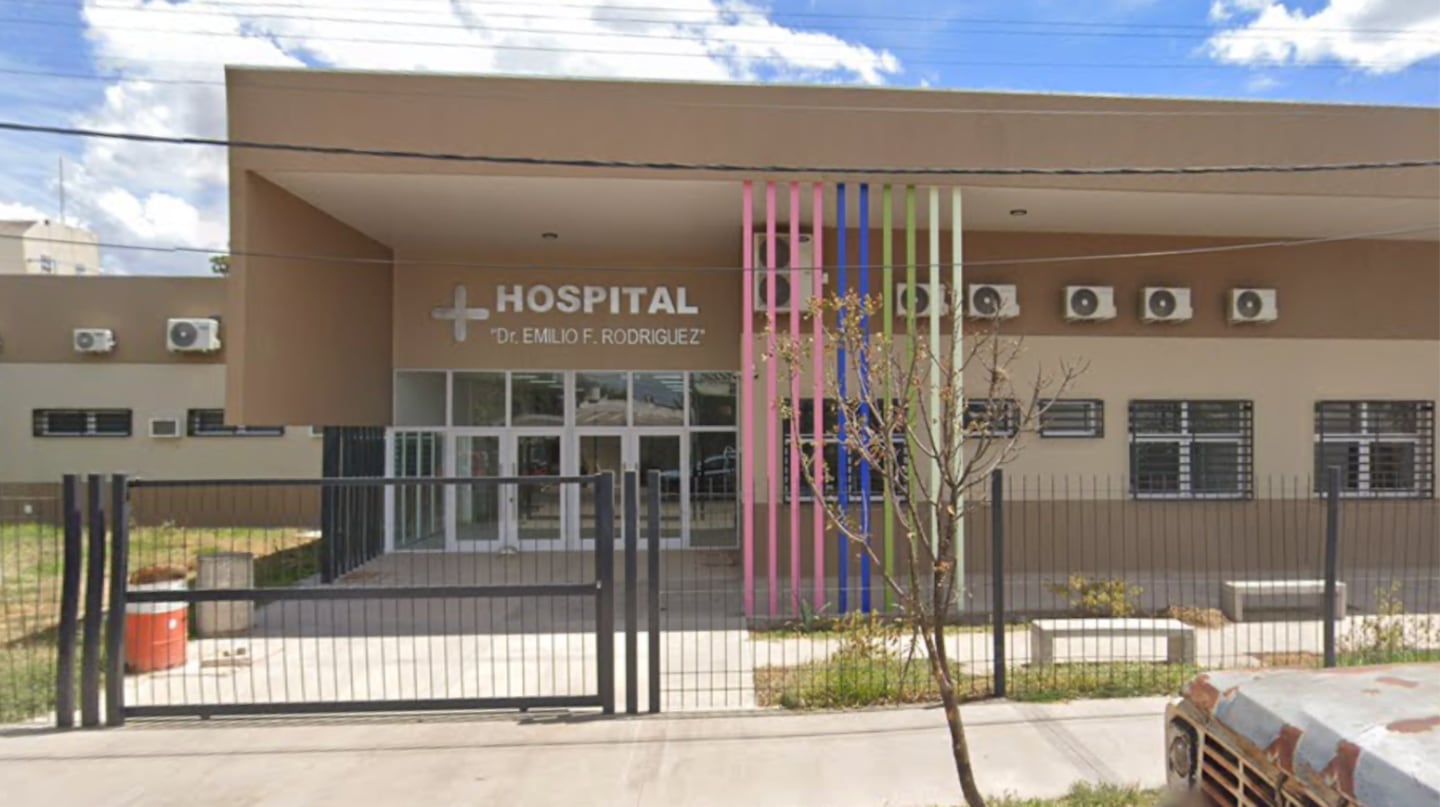 Una mujer se hizo pasar por médica y trabajó en hospitales de Chaco durante meses: la denunciaron y se escapó