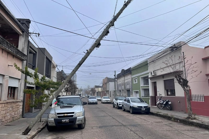 La Cooperativa Eléctrica emitió un comunicado por los postes caídos