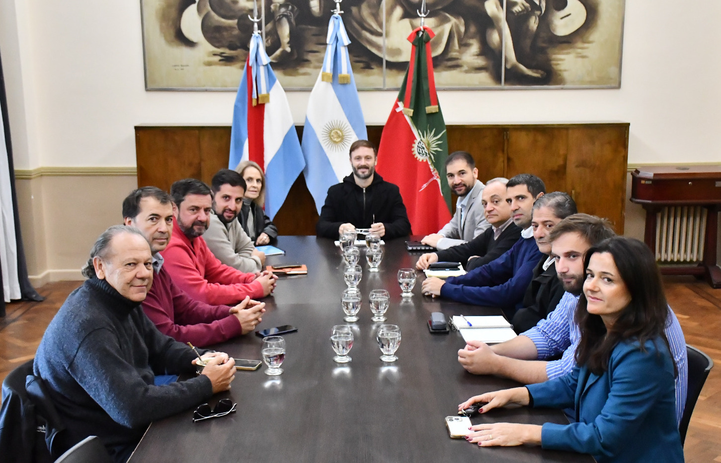 Azcué analizó junto al gabinete los avances del plan de infraestructura y desarrollo hacia el bicentenario
