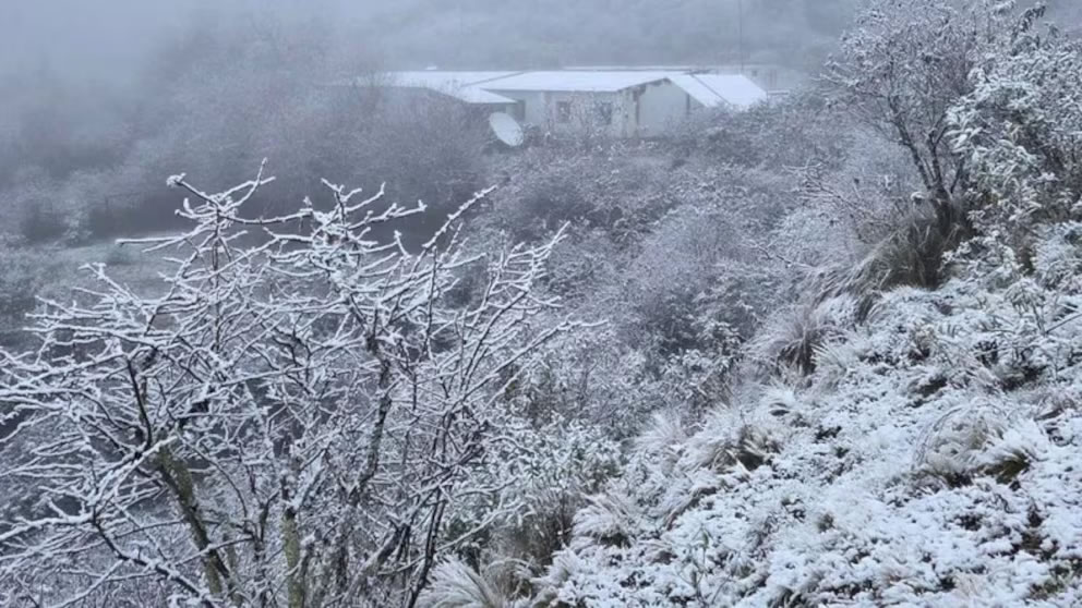 Fuerte nevada en el norte del país en pleno otoño: Salta y Jujuy se tiñeron de blanco