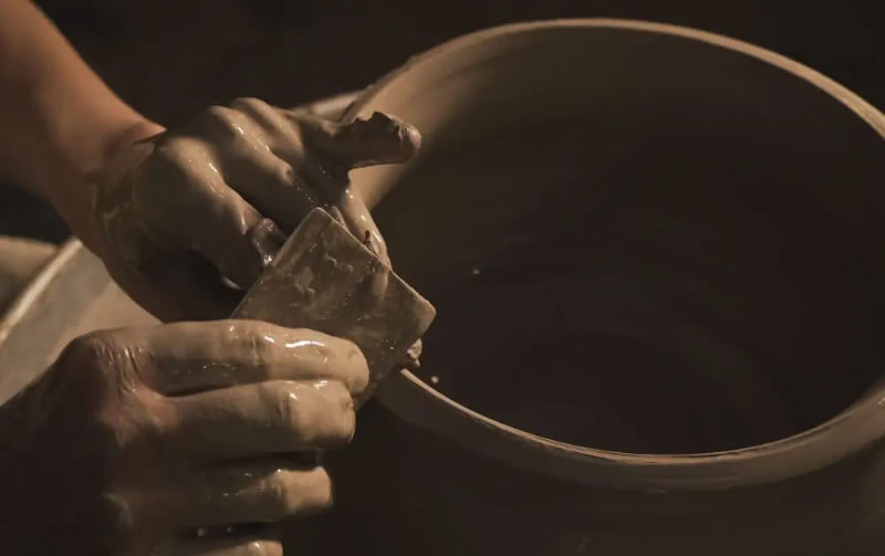 Irú abre sus puertas: vuelve el taller de cerámica para todas las experiencias