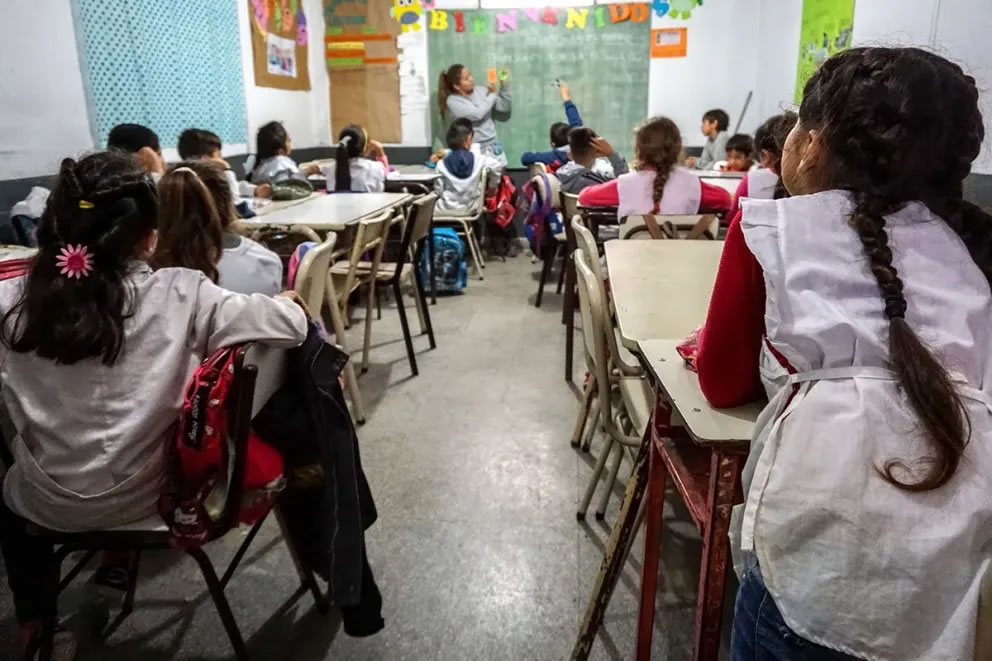 Proponen ampliar las horas de clase en escuelas públicas