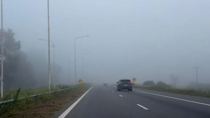 Emitieron alerta violeta por bancos de niebla en toda la provincia