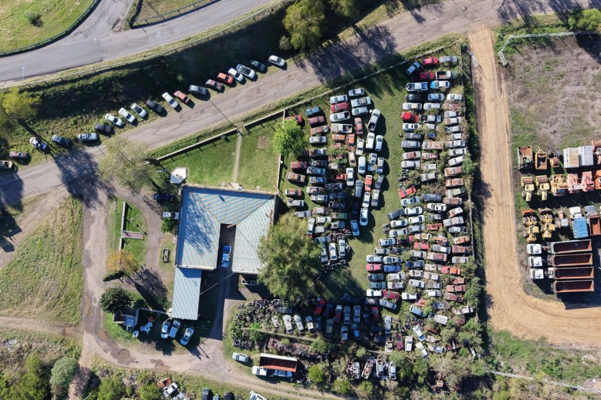 Un reclamo histórico: Retiran más de 300 autos abandonados del acceso a la ciudad
