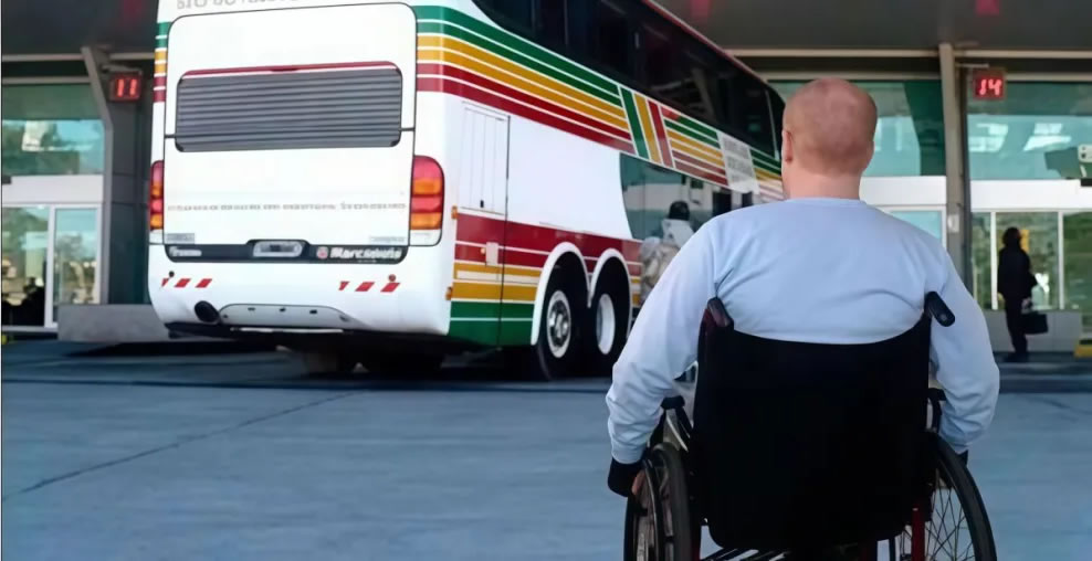 Pasajes gratuitos para personas con discapacidad: los transportistas reclaman una deuda de $27.000 millones