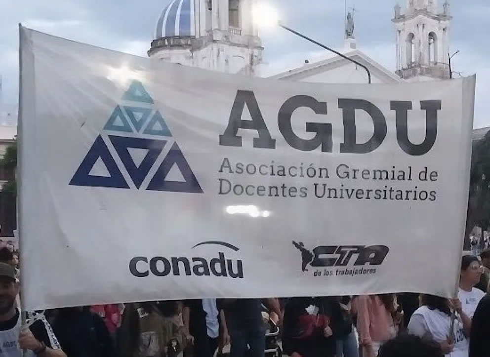 Docentes universitarios entrerrianos inician una semana completa de paro