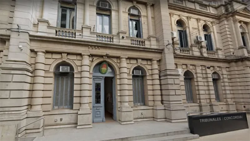 Absolvieron a un hombre acusado de abusar de su hija tras la denuncia de su ex pareja