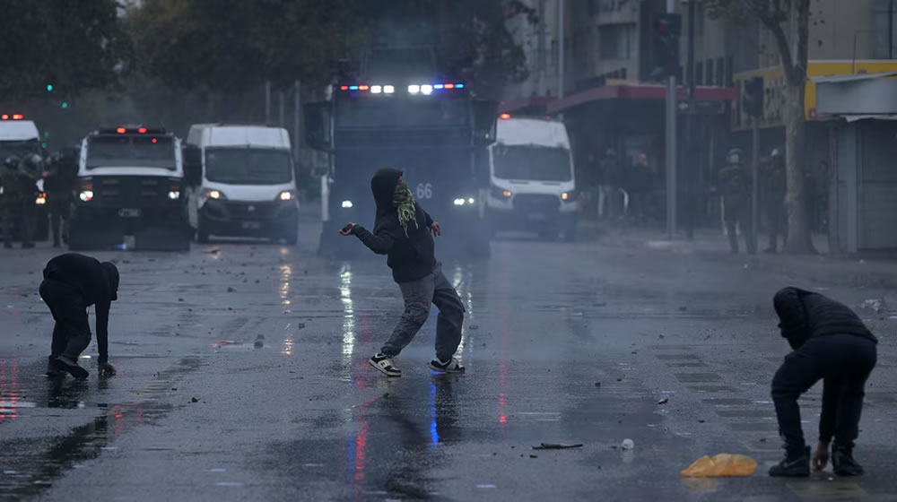 Disturbios en Chile por el Día del Trabajador: manifestantes enfrentaron a policías y hay detenidos