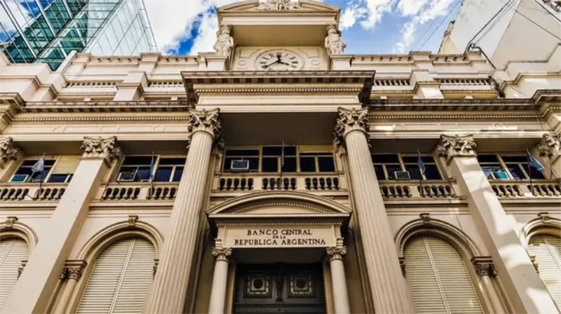 La Justicia estima que las maniobras con el dólar oficial durante el cepo K llegan a casi 3 mil millones de dólares