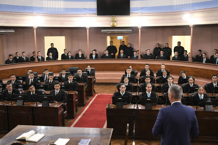 Hein recibió en el recinto legislativo a Cadetes de la Policía de Entre Ríos