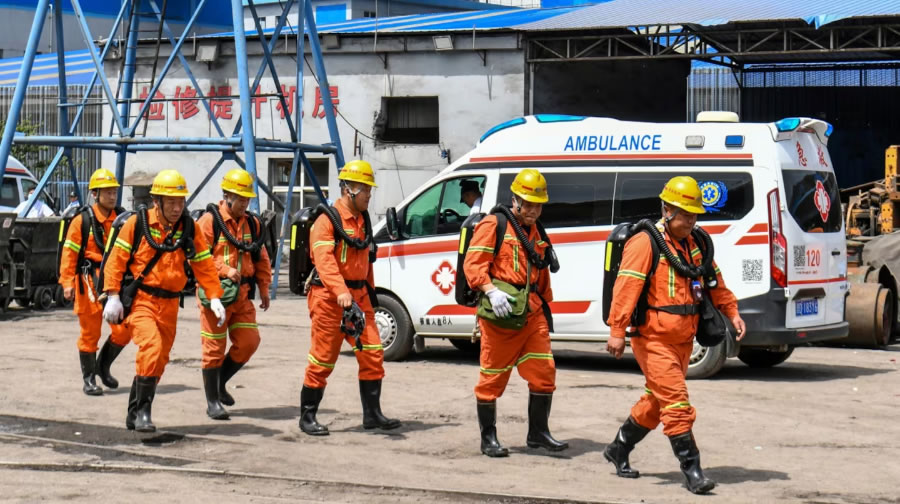 Una explosión de gas en una mina de carbón en China dejó al menos 90 muertos y todavía hay personas atrapadas