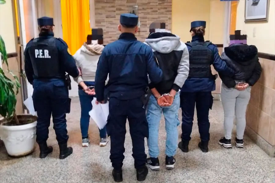 Secuestraron 82 envoltorios de cocaína y detuvieron a ocho personas