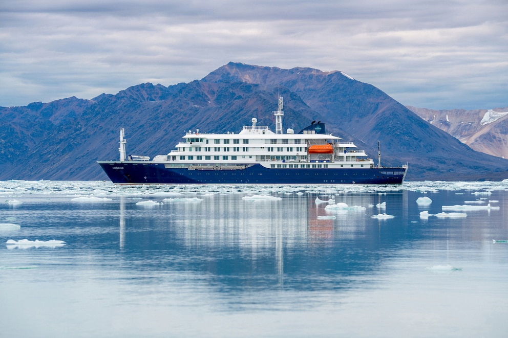 Confirmaron que hay un argentino que está a bordo del crucero donde hubo muertes y contagios de hantavirus